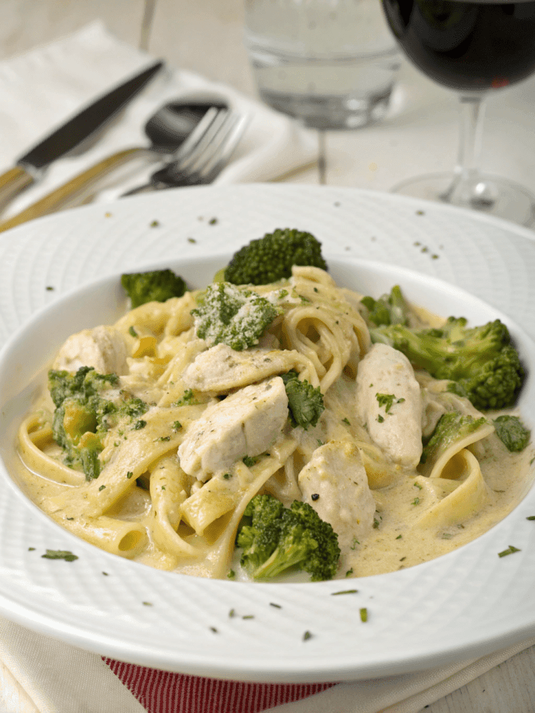 Creamy Chicken and Broccoli Pasta